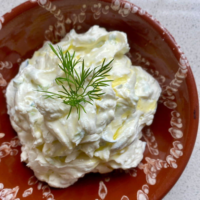 Greek Cucumber Yoghurt Dip (Tzatziki) 🥒🇬🇷