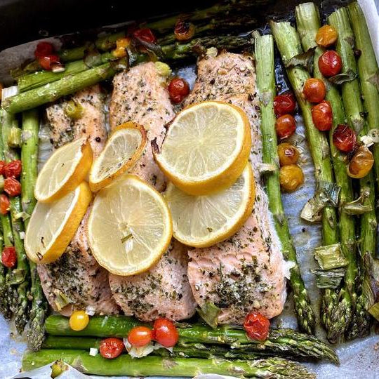 One Pan Salmon and Asparagus, with Lemon 🍋